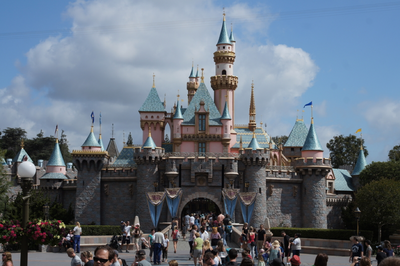 3 Tips for Traveling to Disneyland This Summer